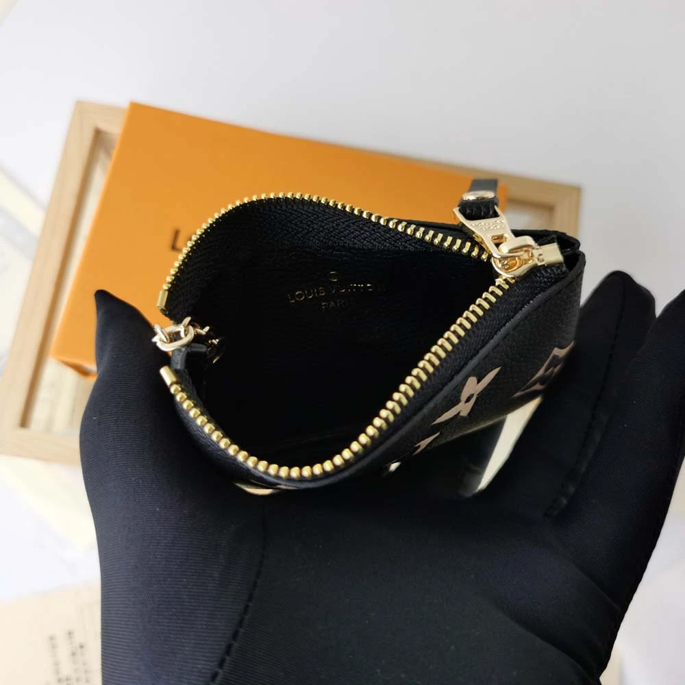 Louis Vuitton AAA-KEY POUCH M80885 4 m