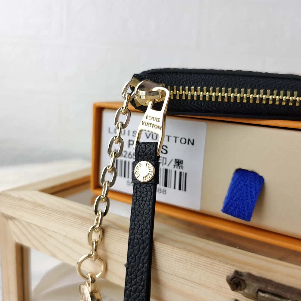 Louis Vuitton AAA-KEY POUCH M80885 6 m