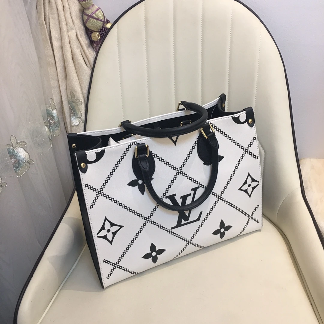 Louis Vuitton ONTHEGO MM M44568 20 white