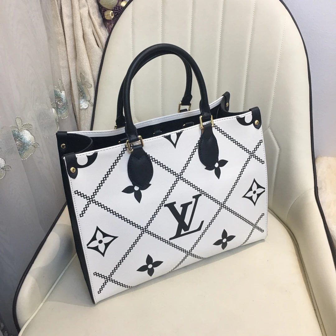 Louis Vuitton ONTHEGO MM M44568 23 white