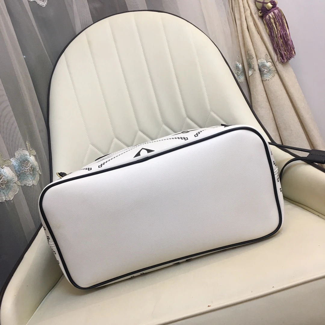 Louis Vuitton NEVERFULL MM M40996 24 white