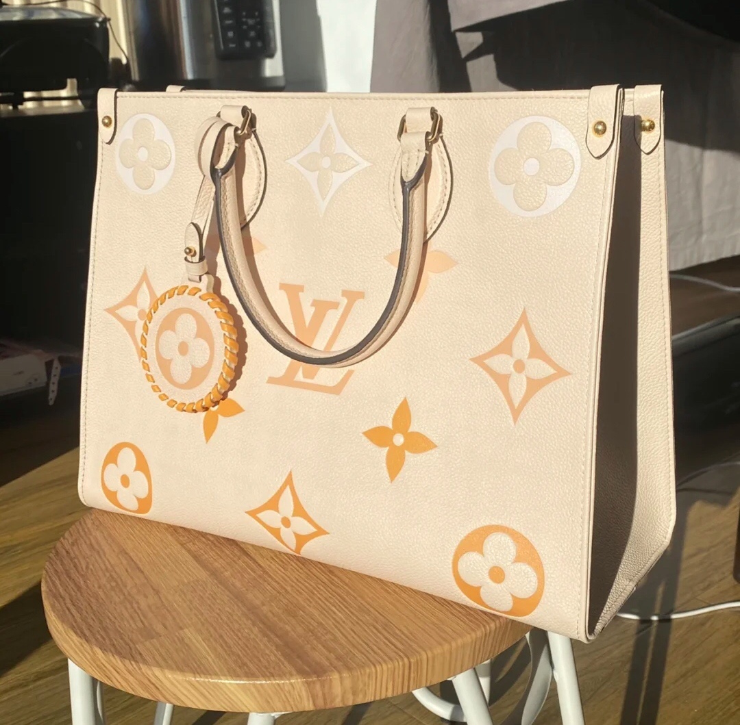 Louis Vuitton By The Pool-ONTHEGO MM Blue/Beige/Pink photo review